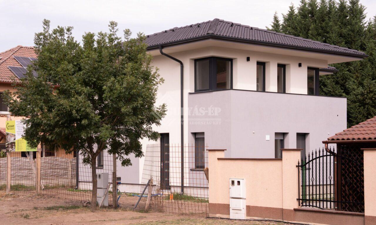 Örömmel adtuk át a napokban legújabb Alsóvárosi családi házunkat.