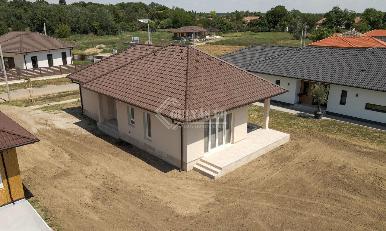Elkészült és már átadásra is került VELENCE 2 típusházunk!